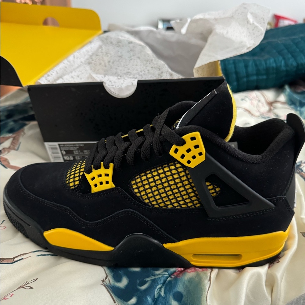 NWT Authetic Air Jordan 4 Retro yellow and black